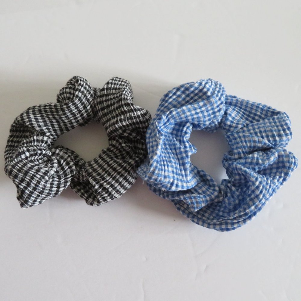 2 Gingham Scrunchies (Black/White and Blue/White), NWOT - Picture 3 of 3